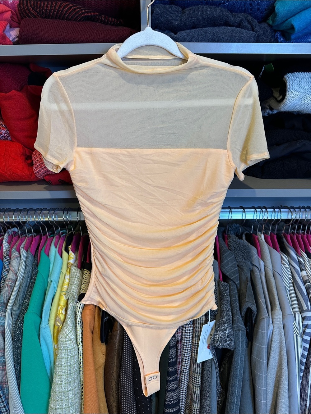 Reoria peach short mesh sleeve mock neck snap bottom ruched bodysuit size S NWT
